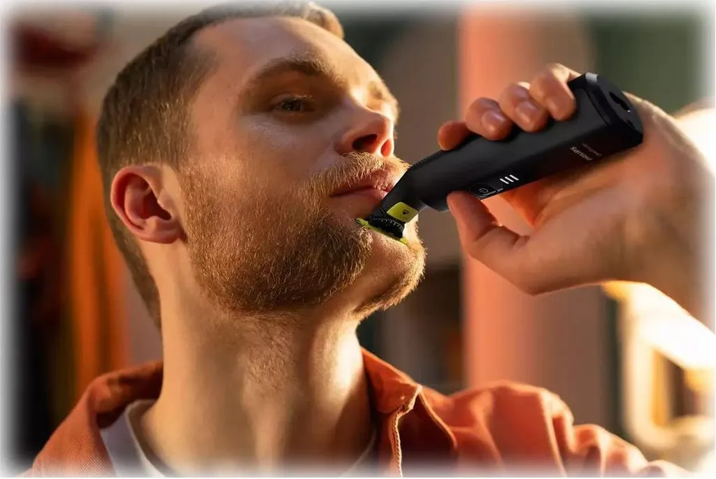 Tondeuse Philips visage étanche avec lame double sens et haute précision - 15