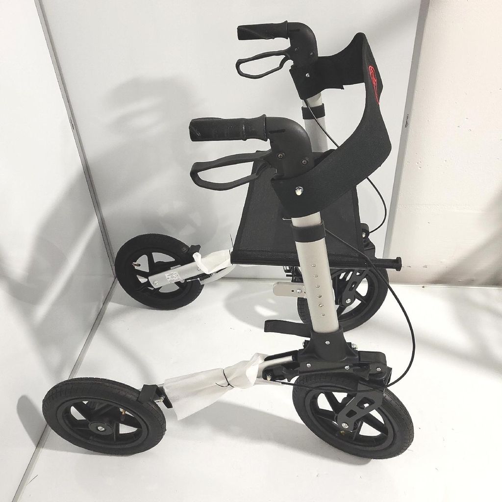 Antar Reise-Rollator mit Luftbereifung, mehrfach faltbar für den Transport. AT51036