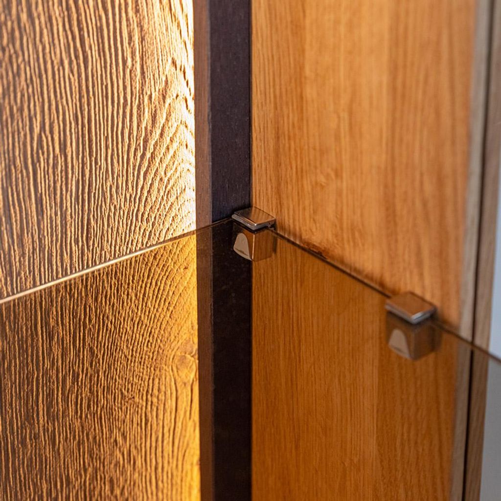 Wohnzimmer Vitrine mit 43 cm Breite in Eiche massiv geölt, inkl. LED-Beleuchtung, Türanschlag rechts - CARISOLO-163