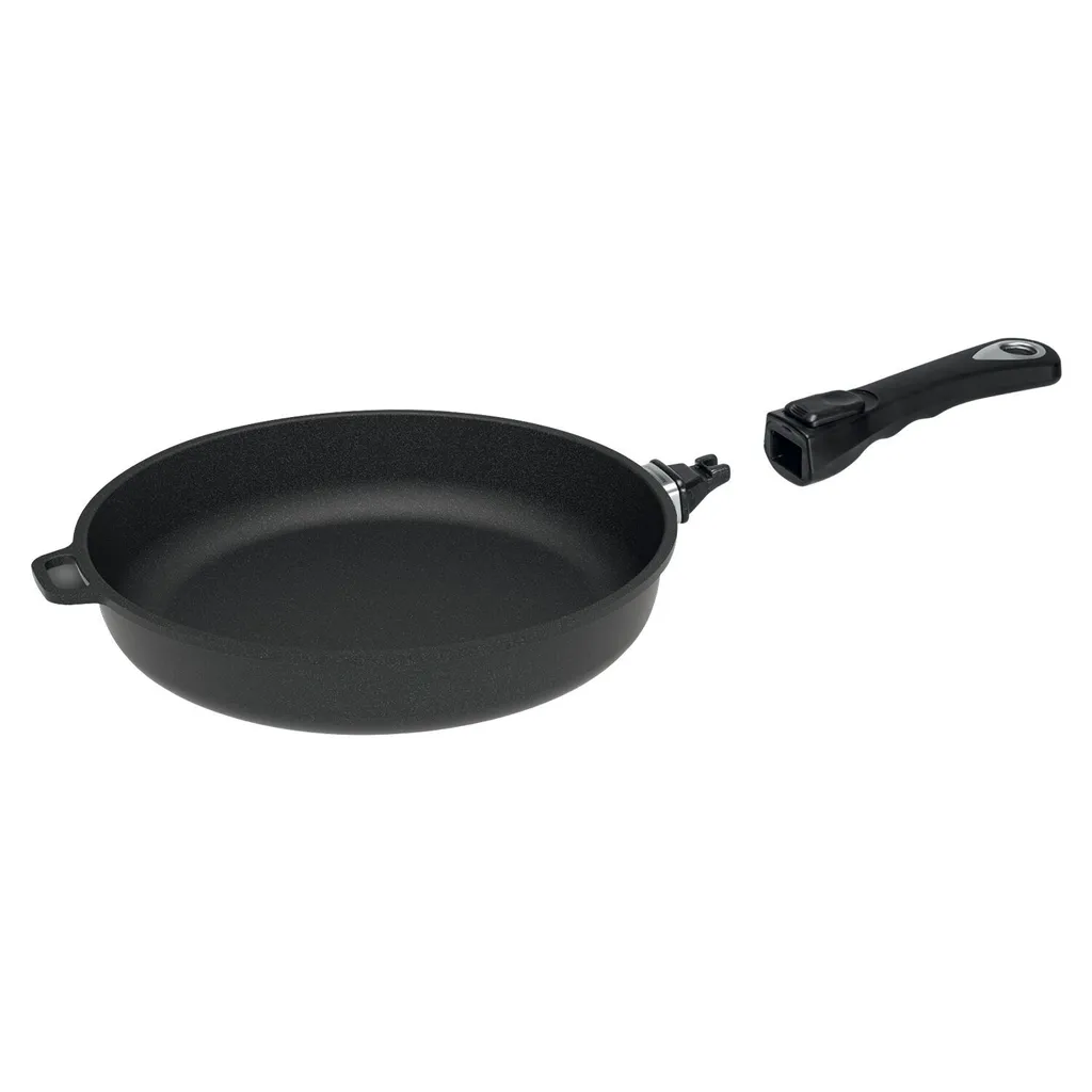 Sauteuse induction 28 cm AMT : Finis les aliments qui collent au fond