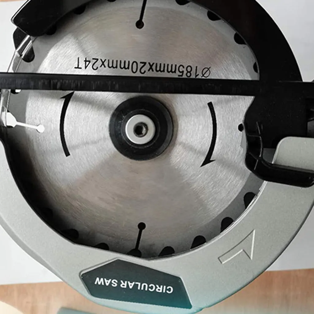 Scie circulaire électrique laser : finies les coupes de travers !