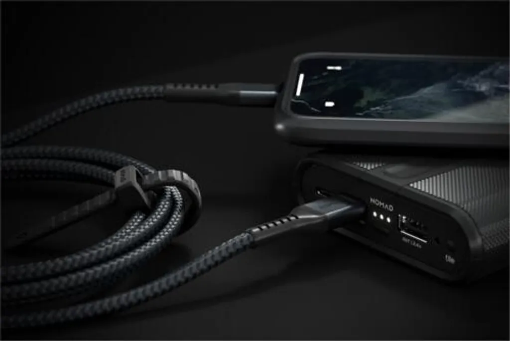 Câble USB-C Lightning 1.5m Nomad en Polyamide pour charge iPhone de bureau - 9