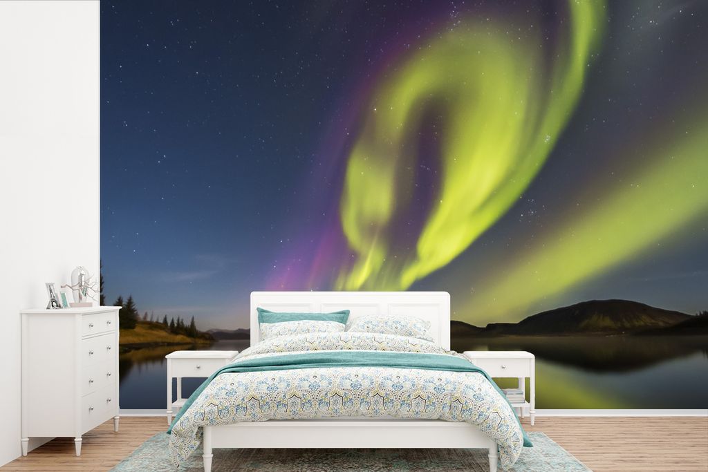 MuchoWow Fototapete für Wohnzimmer oder Schlafzimmer Wandtapete Vinyl Motivtapete Nordlichter - Schweden - Lila - Wasser - Grün - 525x350 cm - ...