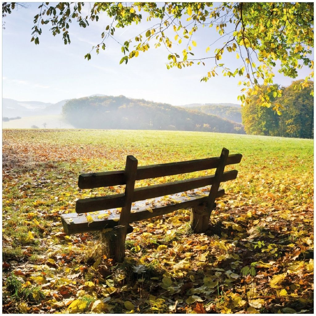 Wallario Premium Glasbild, freischwebende Optik, kräftige Farben, Größe 30 x 30 cm Motiv Idyllische Holzbank in den Bergen