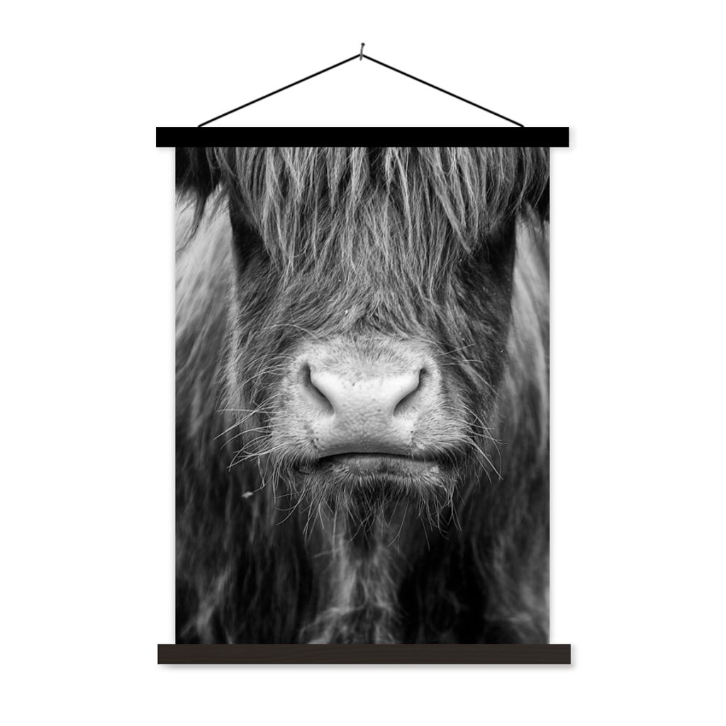 MuchoWow Textilposter Schottischer Highlander - Kuh - Schwarz - Weiß - Tiere 60x80 cm mit schwarzem Rahmen - Plakathalter