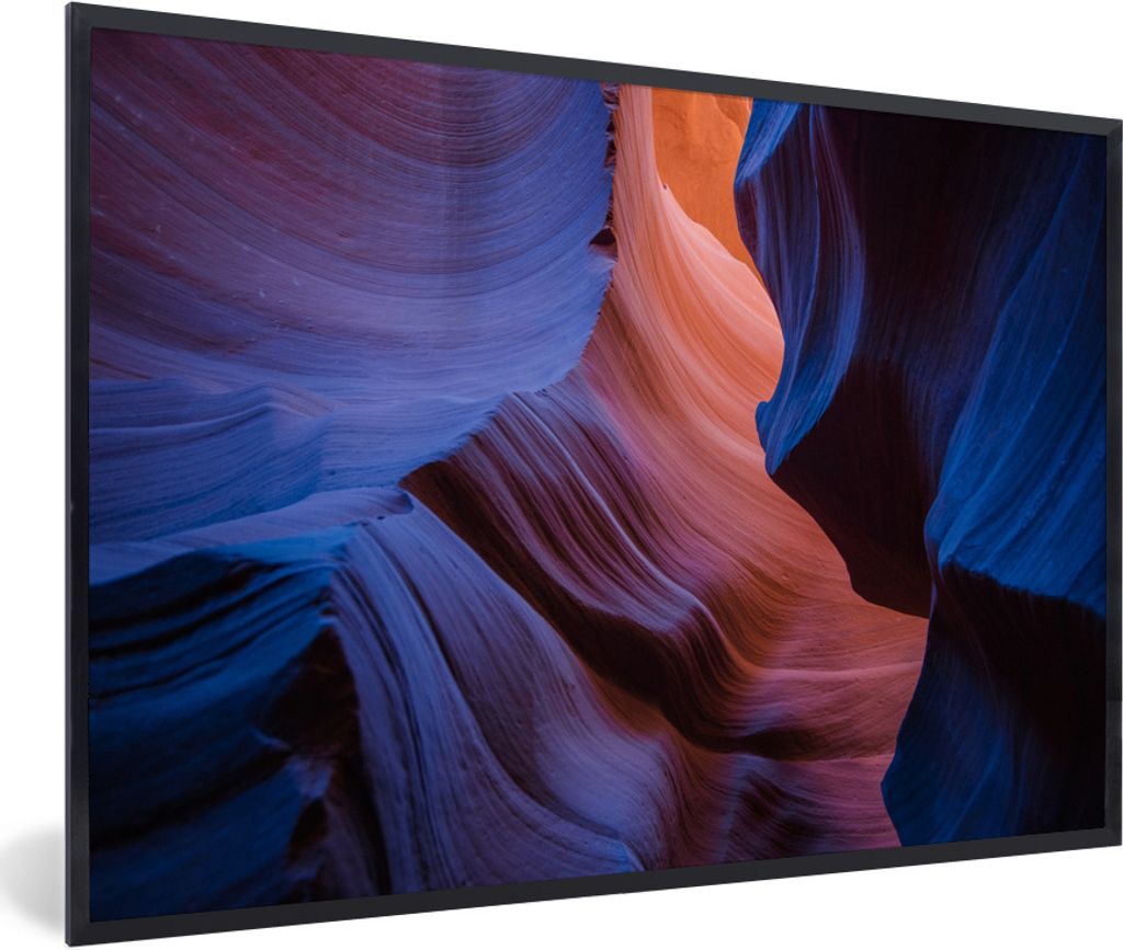 MuchoWow Gerahmtes Poster Dunkelblau leuchtet durch die Rillen des Antelope Canyon 30x20 cm - Poster mit Schwarzem Bilderrahmen Wandposter Rahmen...