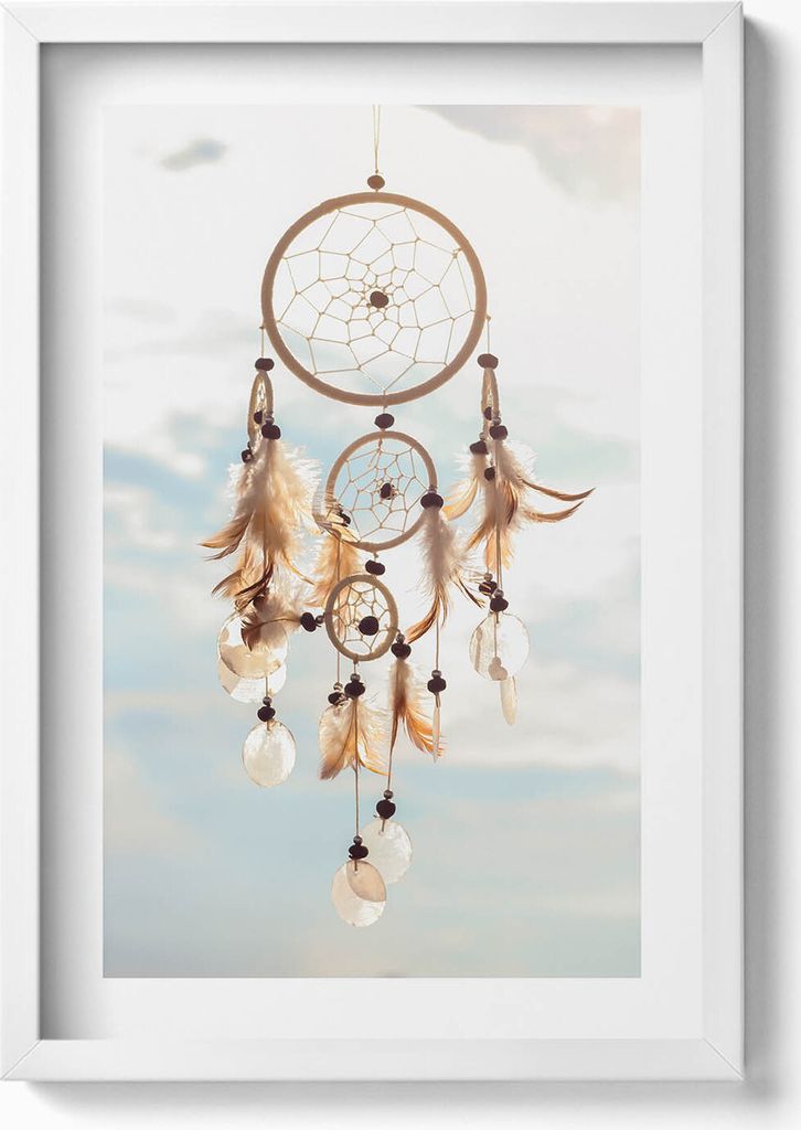 Boho Traumfänger gegen den Himmel– Wandbild mit Rahmen – Gerahmtes Bild – Wanddekoration – 40x60 cm – Weiß