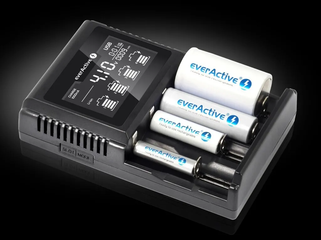 everActive UC-4000 Chargeur 4 Slots avec Courant de Charge Ajustable LCD