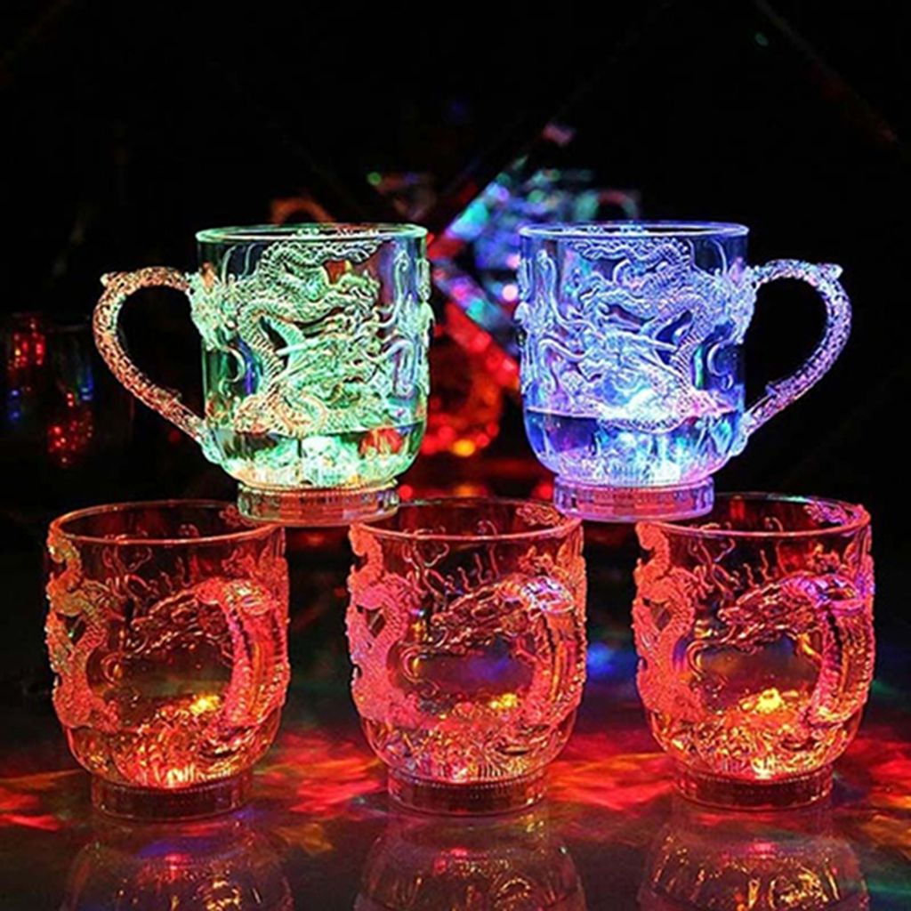 LED blinkende Farbwechsel Wasser aktiviertes Licht -Up Dragon Beer Whiskey Cup Tasse