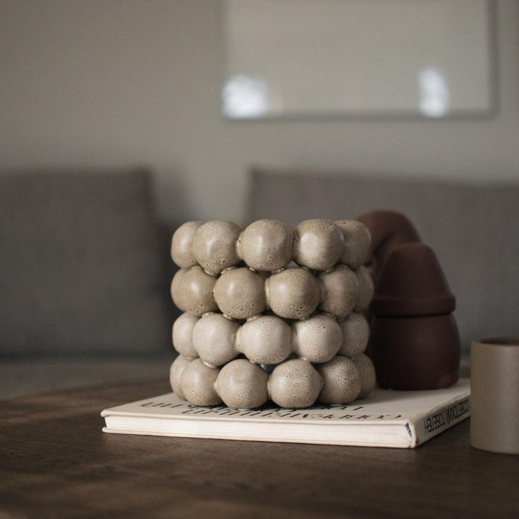 Windlicht Bright aus Keramik, beige, Schneeball-Design, für Stumpenkerze, D 17 x H 15 cm