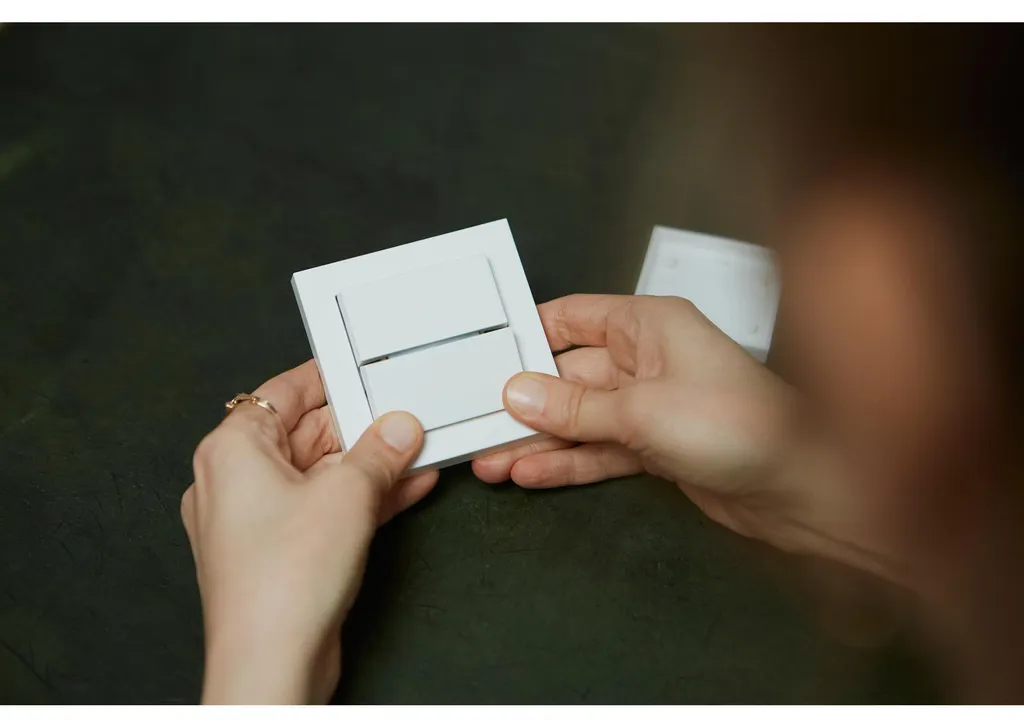 Commande Éclairage Hue Senic Blanc en Polycarbonate sans Pile ni Câble - 2