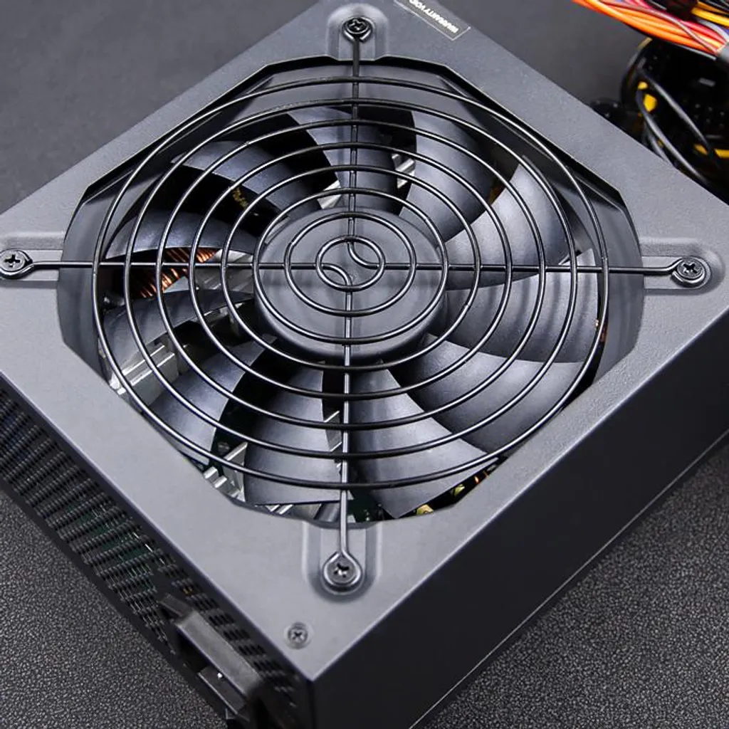Bloc d'alimentation PC 1650W ATX Qoltec pour stations de travail Pro - 7