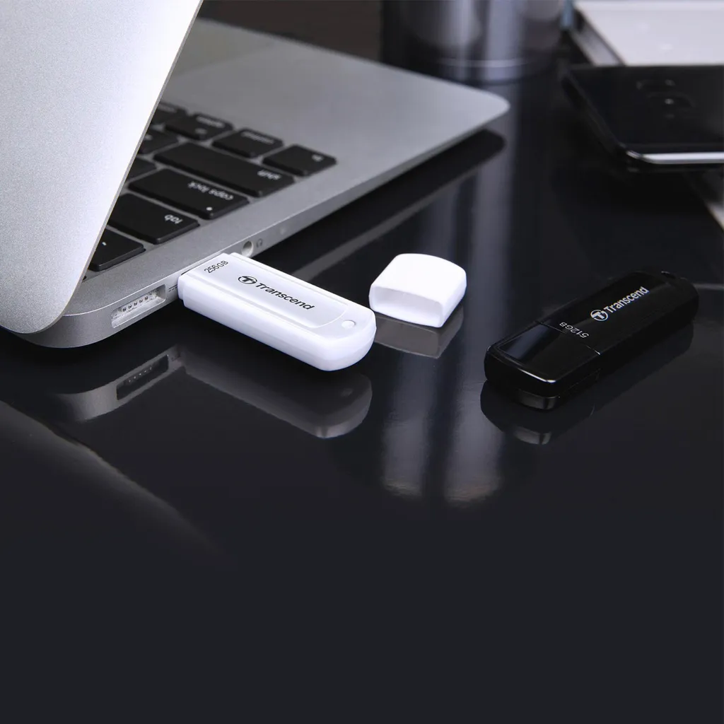 Plus de Manque de Place avec la Clé USB 256 Go Transcend JetFlash 730 - 4