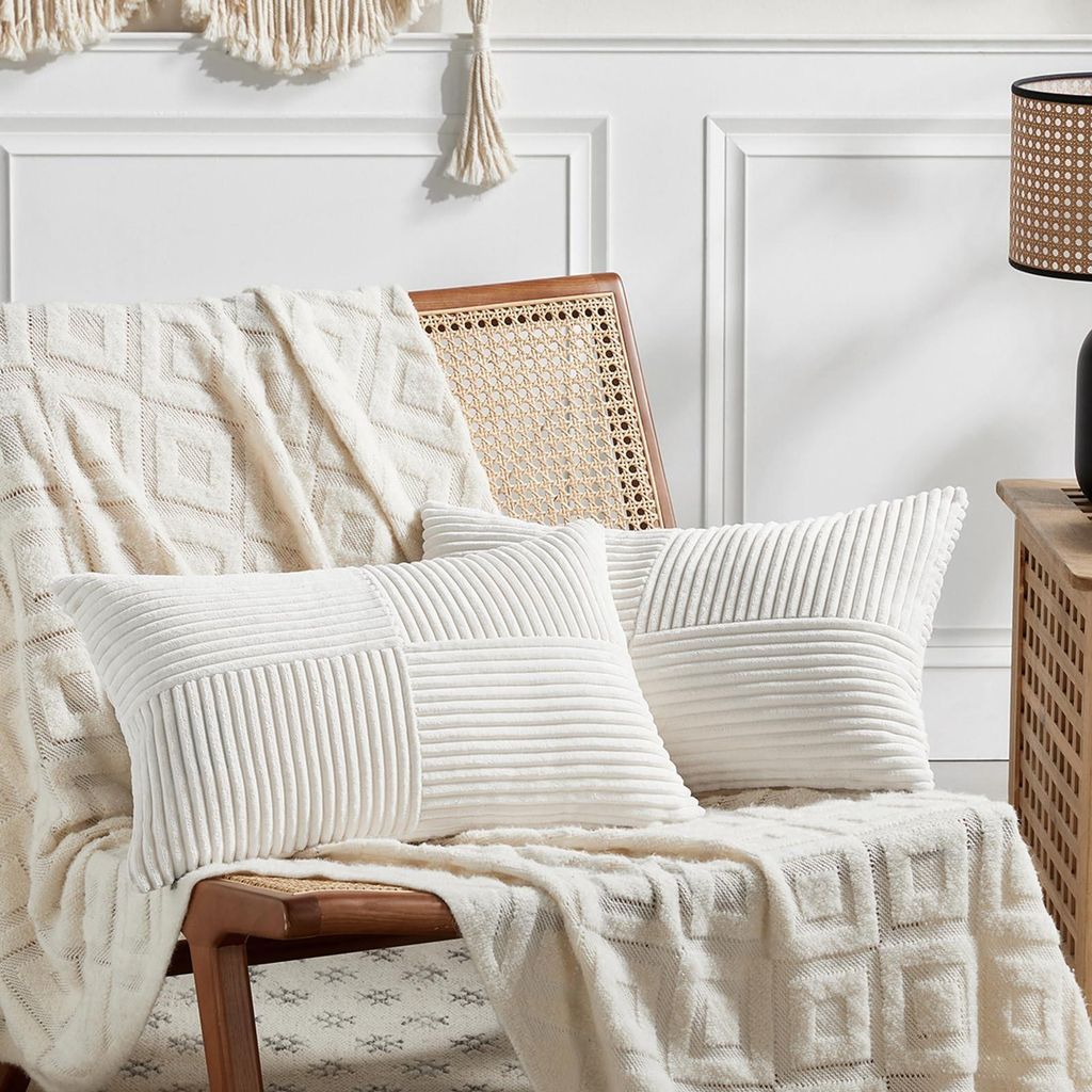 Set aus 2 cremefarbenen Cord-Kissenbezügen 30x60 cm, weiche Dekokissenbezüge für das Sofa, im Boho-Stil für Schlaf- und Wohnzimmer.