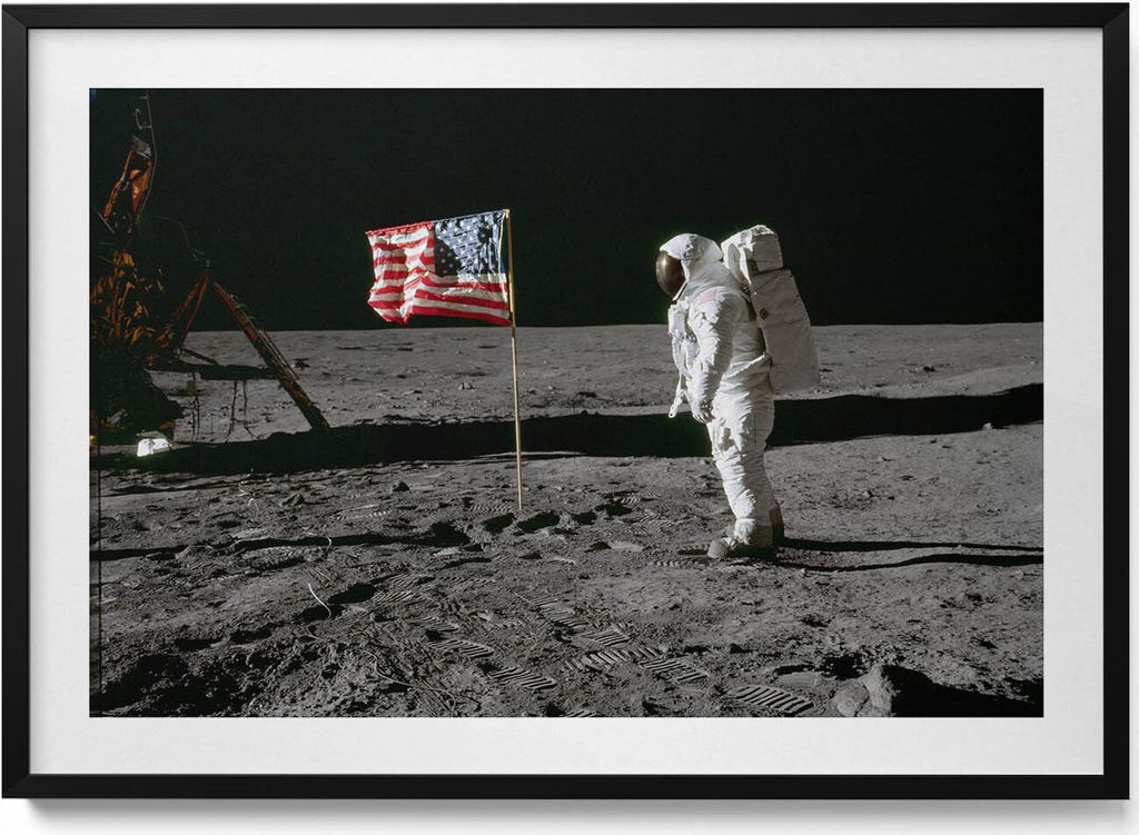 Mondlandung - NASA-Foto– Wandbild mit Rahmen – Gerahmtes Bild – Wanddekoration – 100x70 cm – Schwarz Rahmen