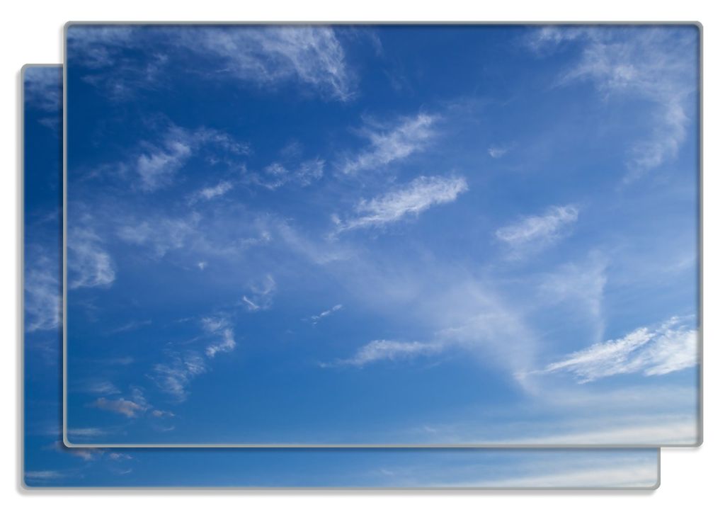 Wallario Frühstücksbrettchen 2er Set aus Glas, je 20 x 30 cm, mit rutschfesten Füßen, Motiv Blauer Himmel mit vereinzelten Wolken