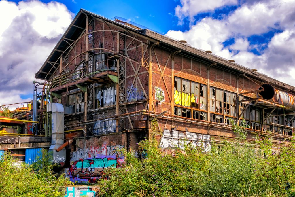 hansepuzzle 67145 - Verlassenes Gebäude Puzzle, 2000 Teile, Gebäude, 90,0 x 60,0cm mit hochwertiger Aufbewahrung, Kartonbox & Beutel