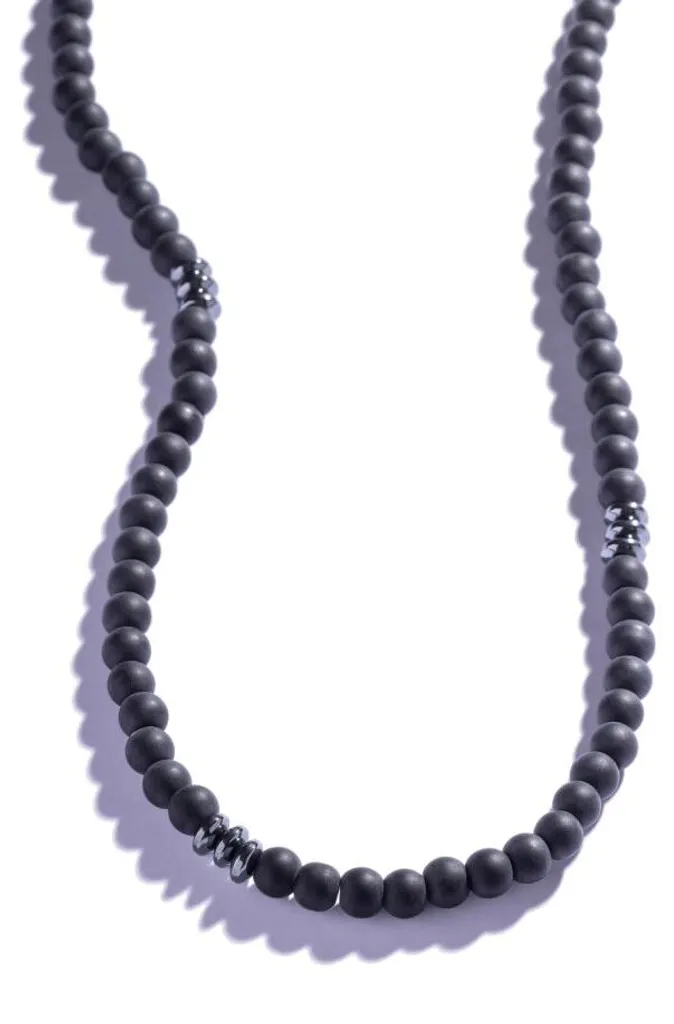 Bijou pour homme : Collier de perles noir tendance style surfeur chic