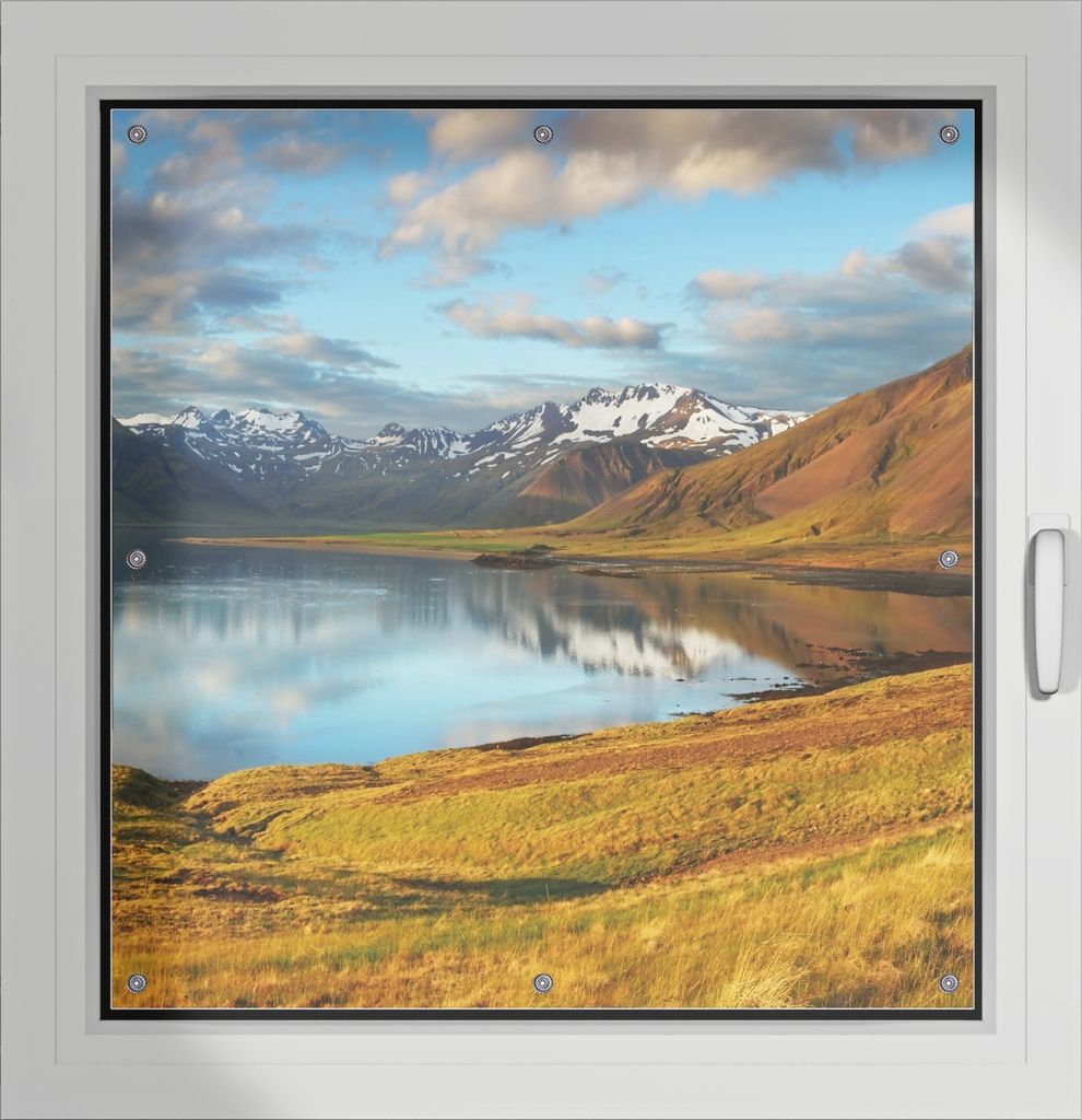 Wallario Lichtschutzbild, Dekorativer Sichtschutz Sonnenschutz 96 x 93 cm mit Motiv: Bergpanorama mit Spiegelung im See - Verdunklung ohne Bohren