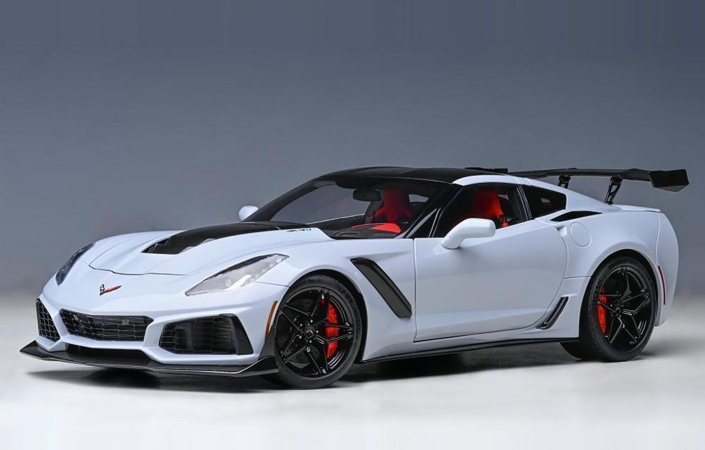 Autoart 71277 Chevrolet Corvette C7 ZR1 2019 grau metallic 1:18