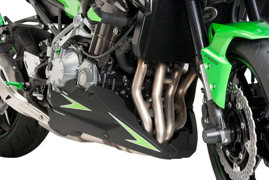 Protégez votre Kawasaki Z900 avec le Déflecteur Puig 9703C Look Carbone