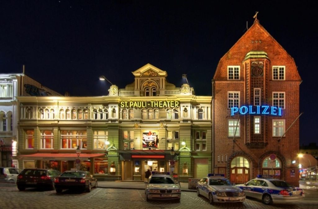 Jochen Schweizer Sex & Crime Stadtführung St. Pauli (ab 18); Erlebnis verschenken oder selbst erleben; Gutschein gültig für 1 Person Gruppengr...