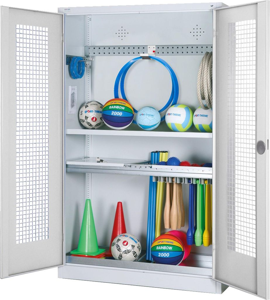 C+P Modul-Sportgeräteschrank "Komplettausstattung" mit Lochblech-Flügeltüren, HxBxT 195x120x50 cm, Lichtgrau (RAL 7035), Ergo-Lock Muldengriff, ...