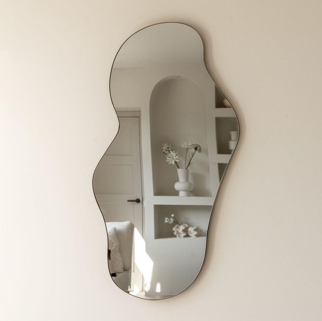 Indore Home – Spiegel Troas – organische Form – asymmetrisch – Wandspiegel – 110 cm – Gold