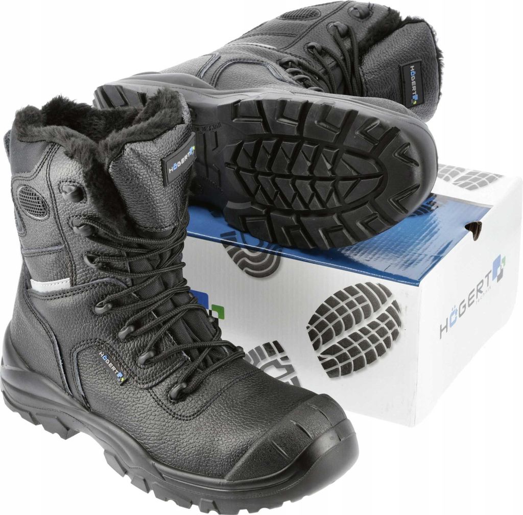 A pair of black winter work boots are displayed on top of their packaging box.