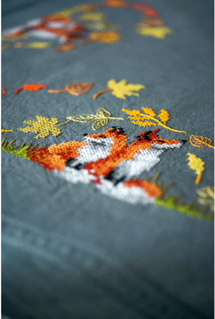 Kit broderie point de croix Vervaco Renards en automne nappe 80x80cm