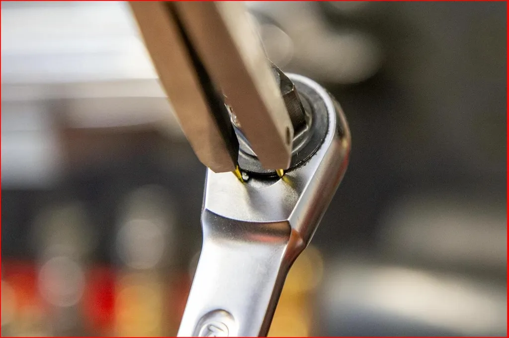 Pince circlips à pointes interchangeables et mécanisme double force - 2