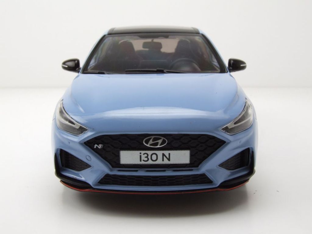 MCG 18503 Hyundai i30 N 2021 hellblau rot 1:18 Produktbild 6