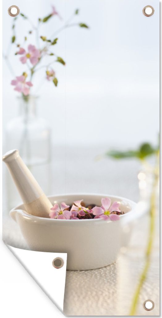 MuchoWow 30x60 cm Outdoor-Poster Gartendeko Sichtschutz Garten Poster für den Garten Ein Mörser mit rosa Blütenblättern