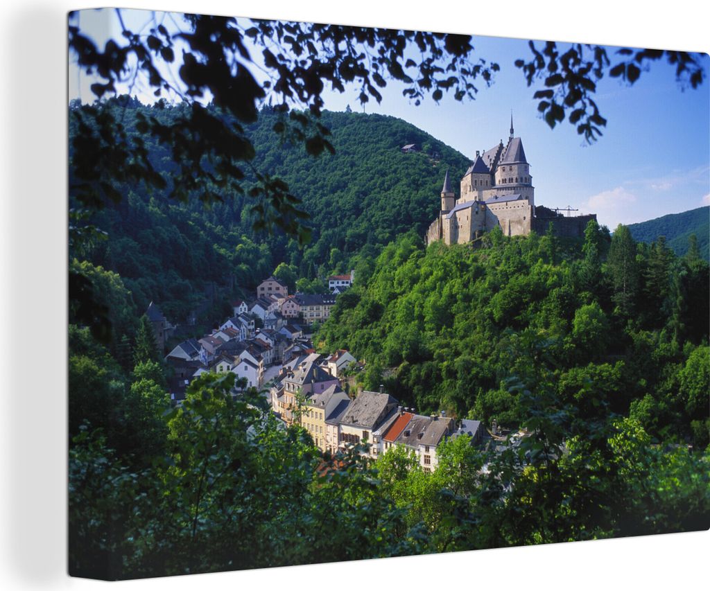 OneMillionCanvasses - Leinwandbilder - 140x90 cm, Ein Schloss in grüner Umgebung in Luxemburg, Wandbilder Kunstdruck Wanddekoration - Foto auf L...