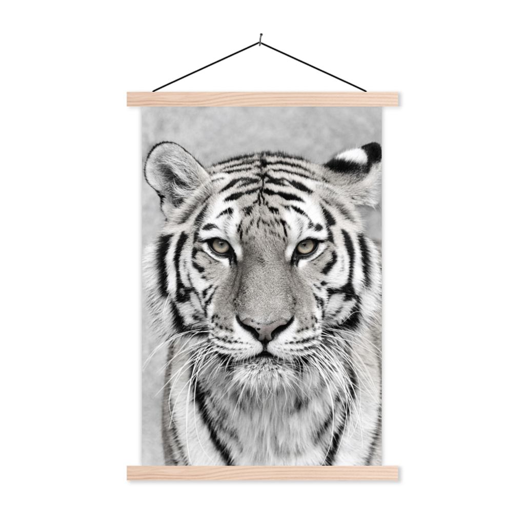 MuchoWow Textilposter Tiger - Natur - Schwarz - Weiß 120x180 cm mit holzfarbenen Rahmen - Textil-Plakat