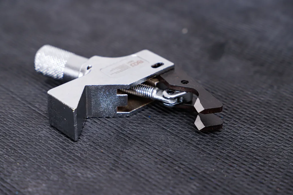 Comment extraire un filetage cassé ? Solution BGS 6691 Ø 4-45 mm