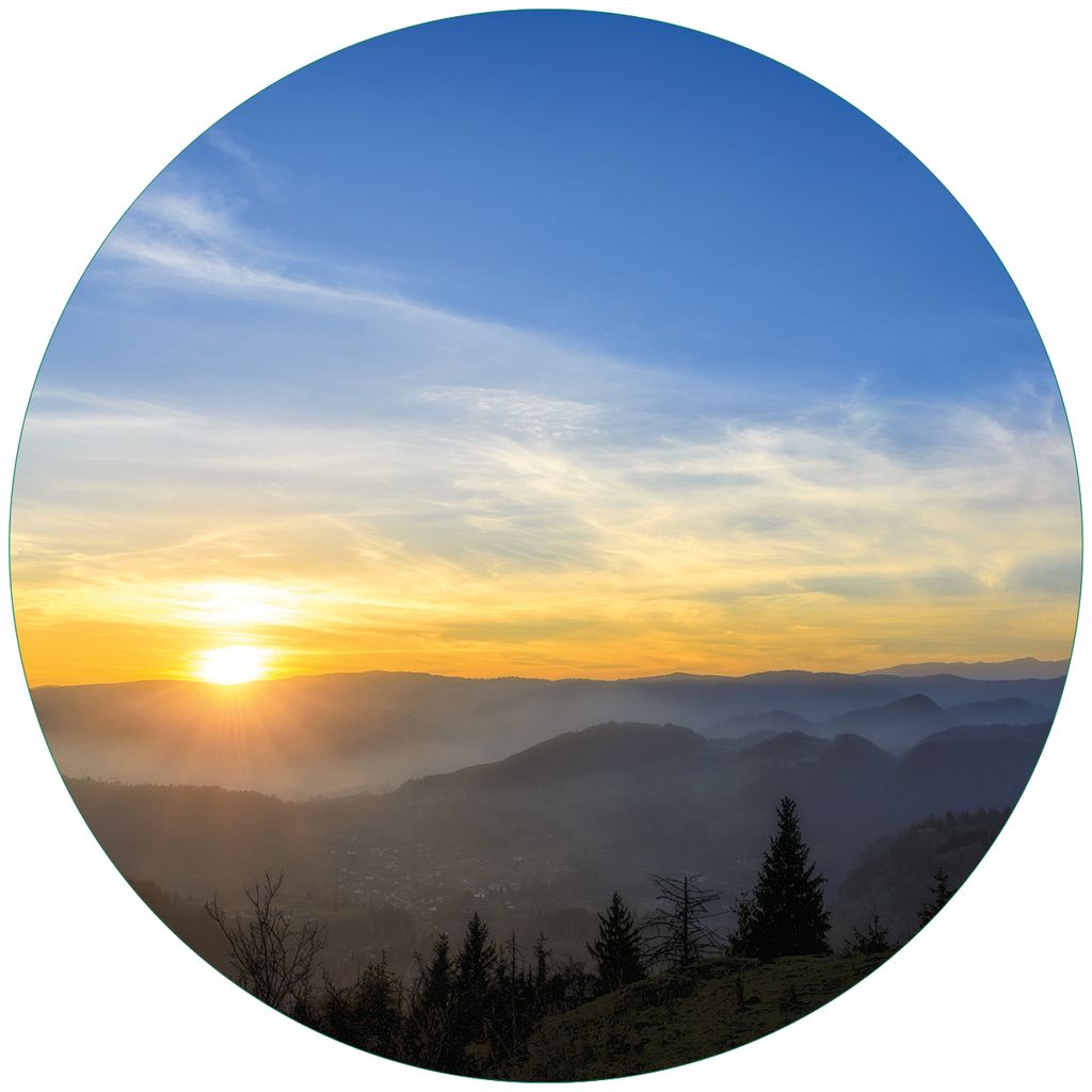 Wallario Premium Glasbild, freischwebende Optik, kräftige Farben, rund 50cm Durchmesser, Motiv Sonnenaufgang über dem Schwarzwald