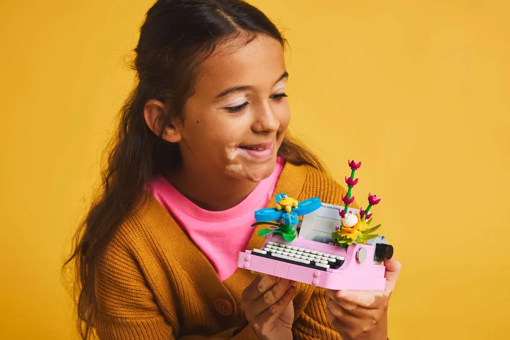 Machine à écrire LEGO Creator 31169 avec fleurs, objet de collection rétro - 32