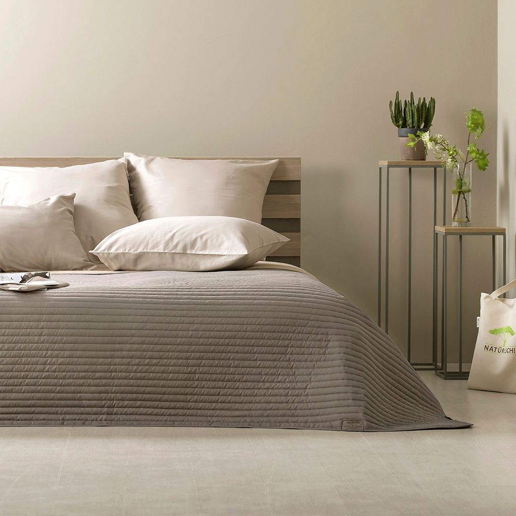 Wende-Tagesdecke Living Trend 240x220 Taupe von Sei Design Produktbild 1