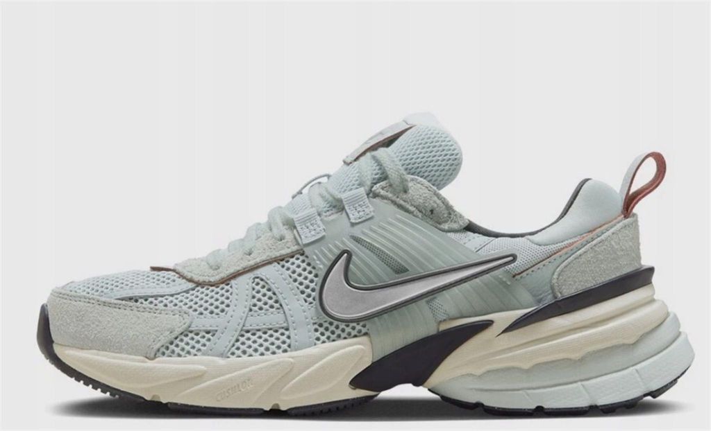 Nike V2K Run "Light Pumic Black Chrome" Sneaker, Größe: 45