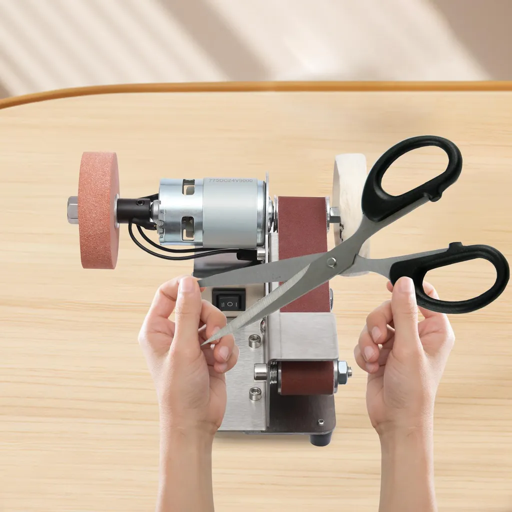 Ponceuse à bande précise pour recoins difficiles 150W inclinable