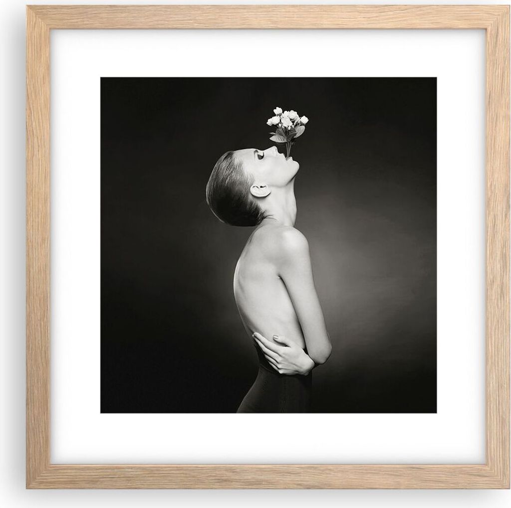 Gerahmtes Poster - Rahmen in heller Eiche - Nackt Frau Blumen - 30x30 cm - Wand Bild - Wanddeko - Wandbilder - Kunstposter - Wandposter - Bilderrah...
