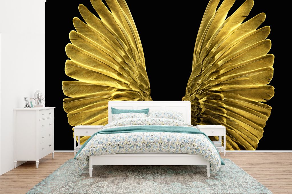 MuchoWow Fototapete für Wohnzimmer oder Schlafzimmer Wandtapete Vinyl Motivtapete Goldene Flügel auf schwarzem Hintergrund - 400x240 cm - Gemus...
