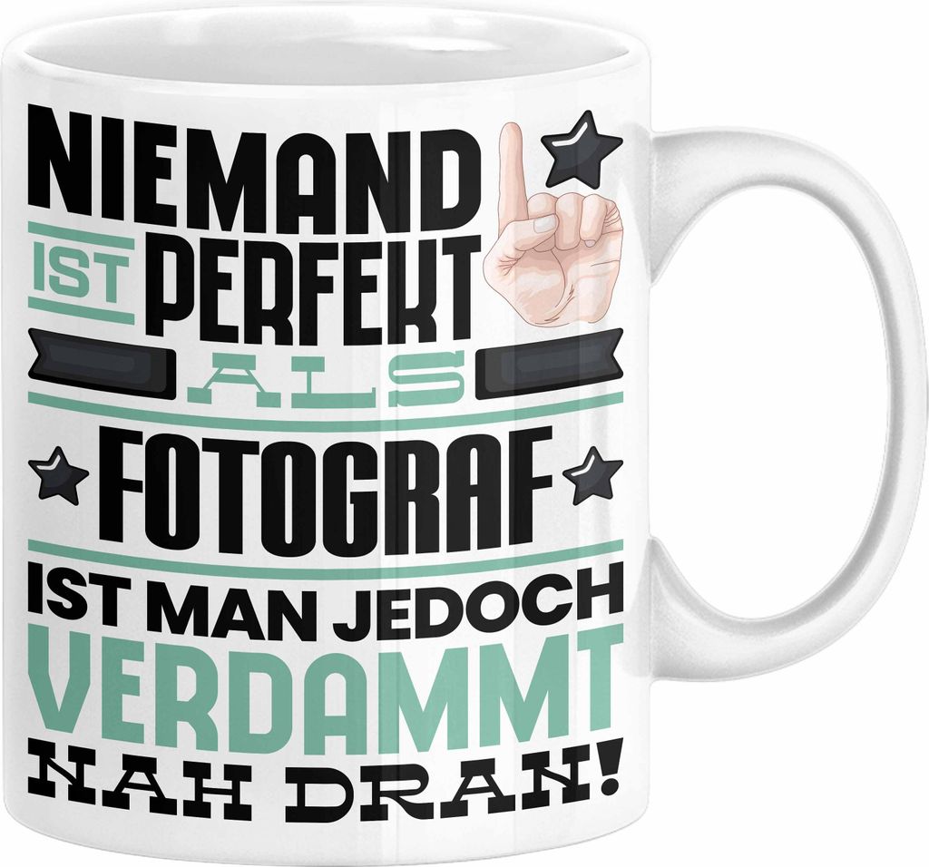 Fotograf Geschenk Tasse Lustige Geschenkidee für Fotograf Geburtstag Kaffee-Becher Niemand Ist Perfekt Aber Als Fotograf Ist Man Nah Dran (Weiß)