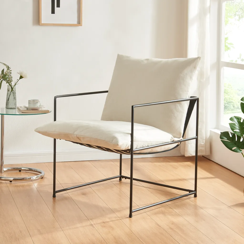 Poltrona imbottita 'Utsjoki' 90 x 61 x 70 cm con struttura in metallo e cuscini imbottiti nero/beige