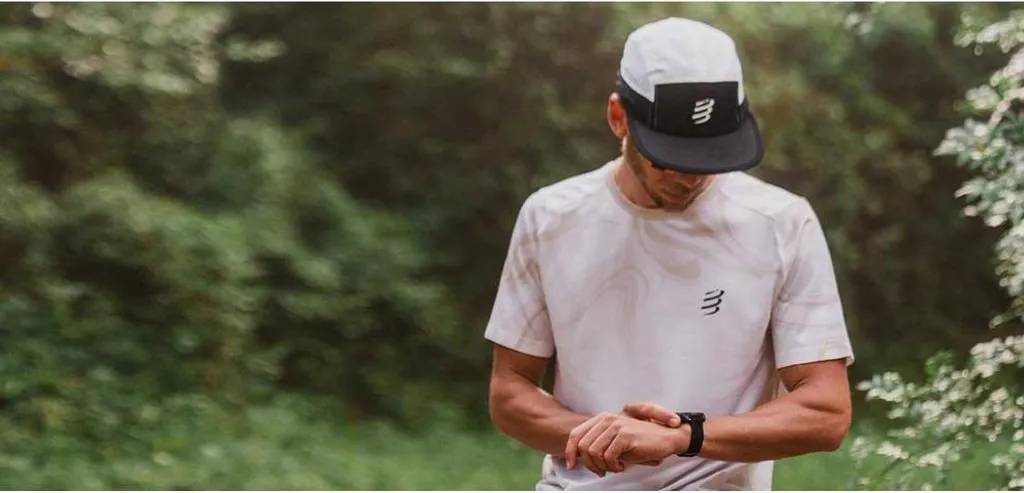 Casquette Compressport 5 Panel Light White Black pour Trail et Running - 5