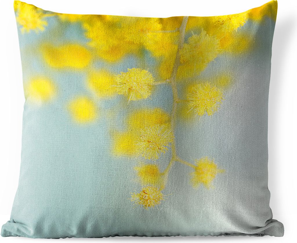 MuchoWow Outdoor Kissen - Eine gelbe Mimosenpflanze mit hellblauem Hintergrund - 40x40 cm - Wetterfest - Lounge Kissen - Kopfkissen - Interieur -...