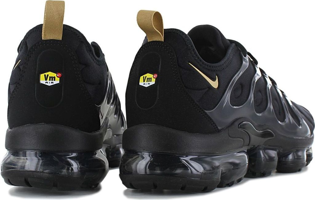 Black and gold nike air vapormax plus on sale