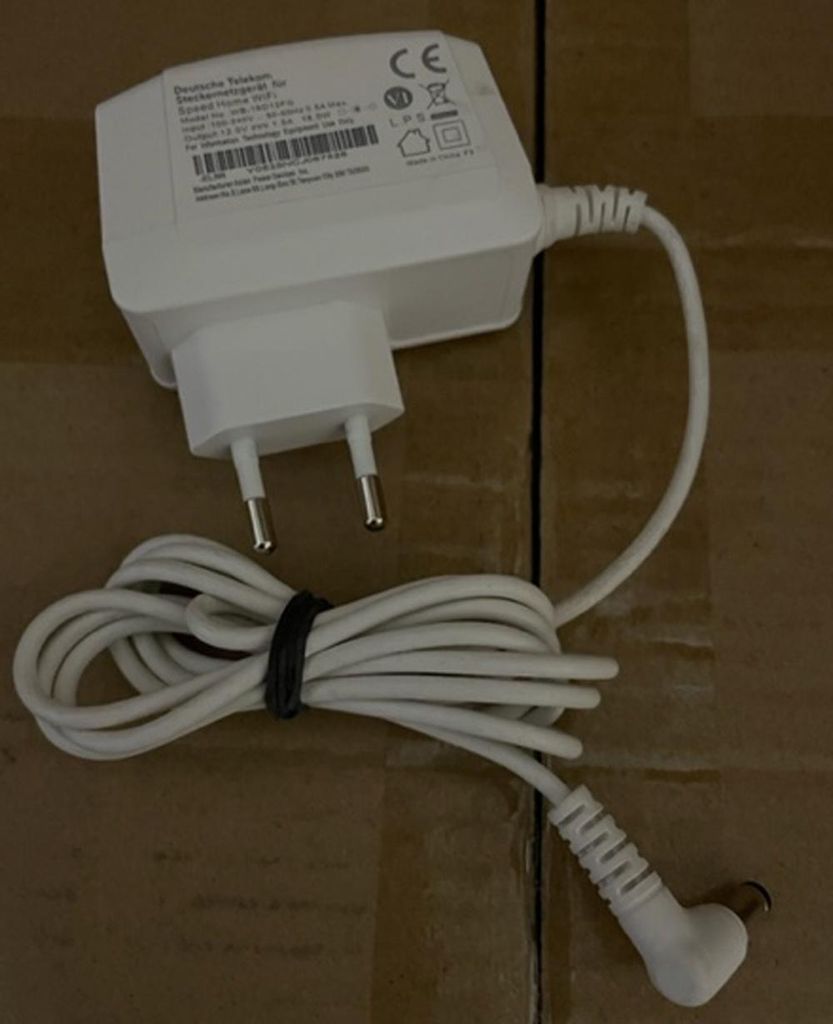 4289 LED Netzteil Weiß 230V auf 12V DC 1,5A Kabel 1,40m 2,1mm Stecker