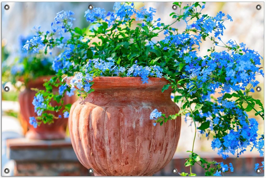 Wallario Outdoor-Poster für Garten oder Balkon, Motiv Blaue Blumen in einer Steinvase, in ca. 100 x 150 cm